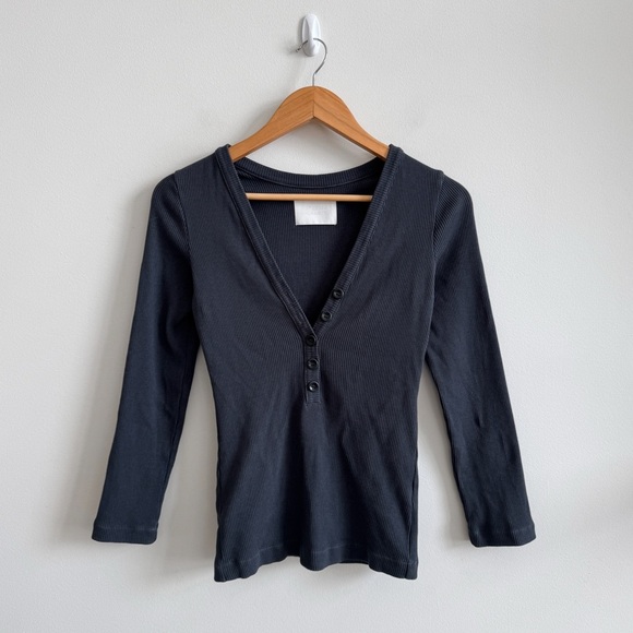 CITIZENS OF HUMANITY • Aideen V-Neck Henley Top in Charcoal - Picture 3 of 13